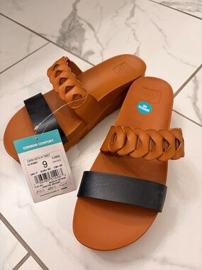 Reef Women's Braided Strap Slide Sandal in Tan and Black cushion hi vista 9